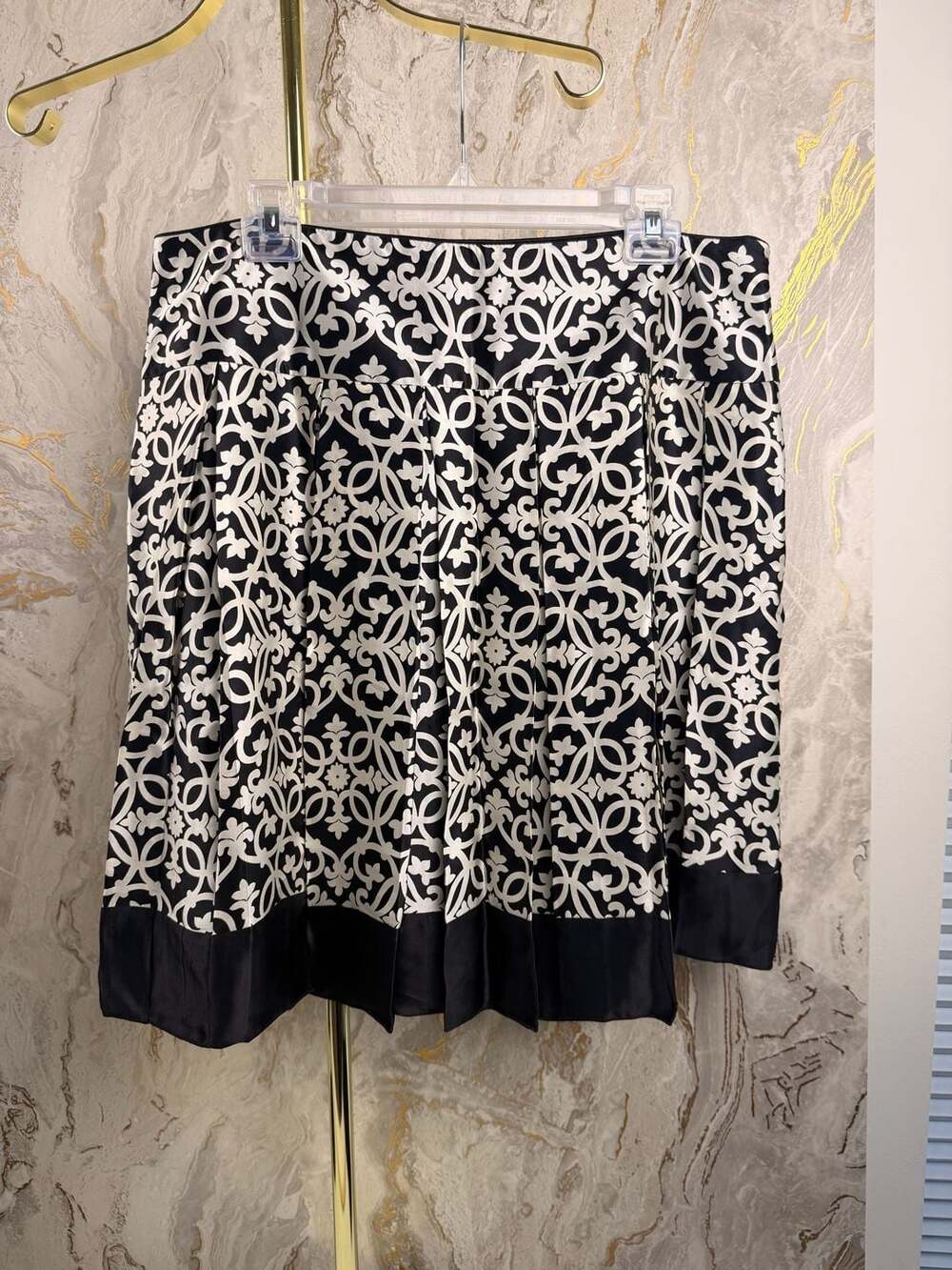 White House Black Market white and black pleated short skirt workwear size 14